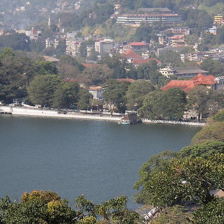 Bed and Breakfast Camarin Residencia Kandy Exterior foto